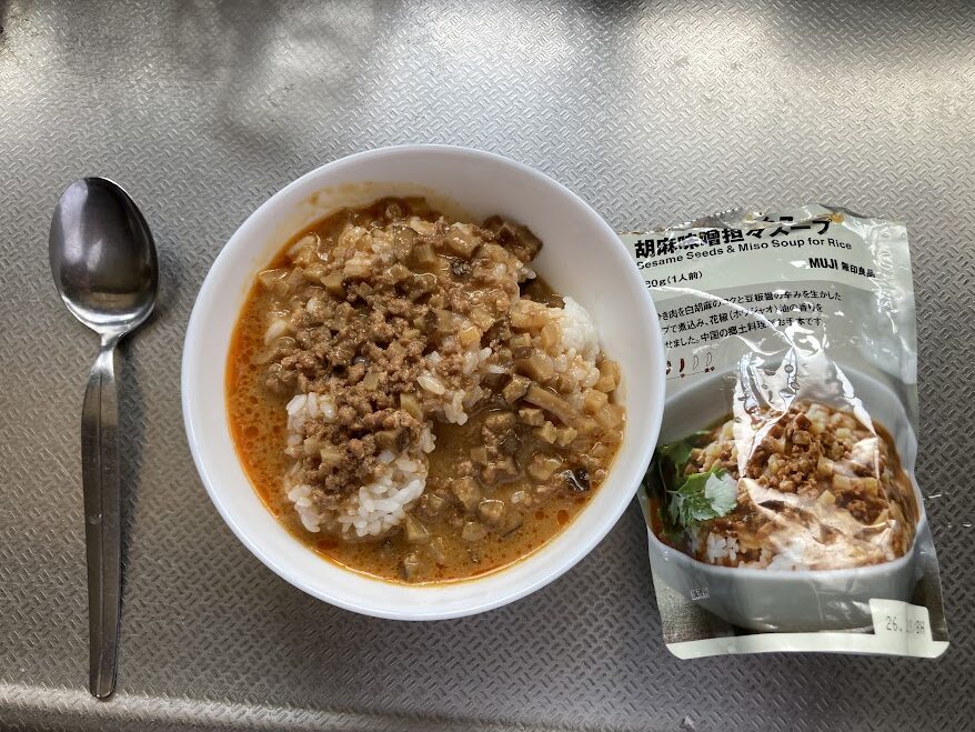 ごはんにかける胡麻味噌担々スープ